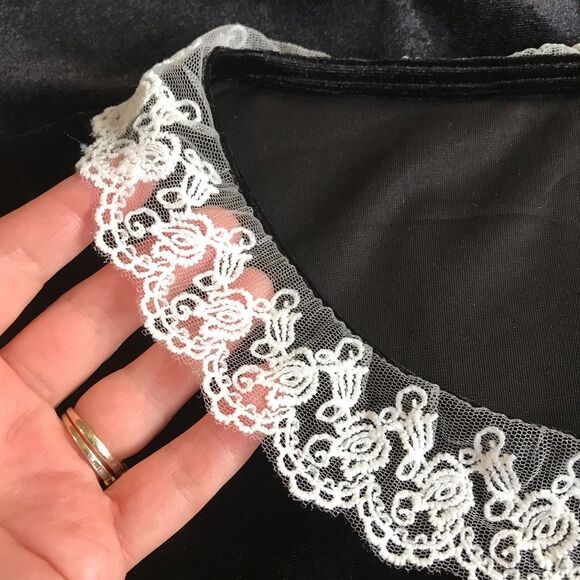 Shein Romantic Gothic Lace Trim and Pearls Velvet Long Sleeve Top Black Sz M (6) - Picture 6 of 14